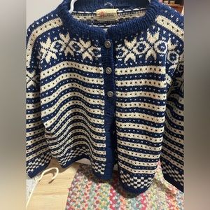 Vintage Handknit Husfliden Norwegian Blue/white sweater - size L